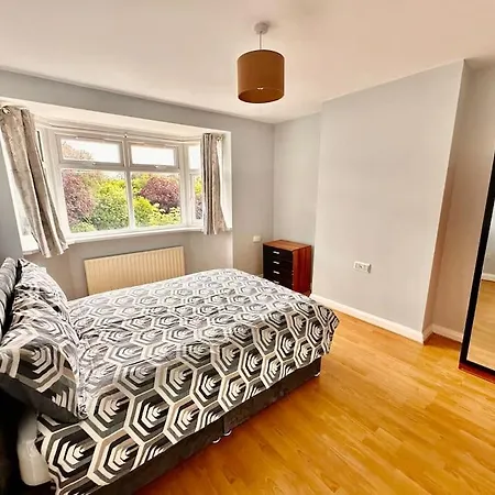 5 Bed Property In Se12 London Exterior photo