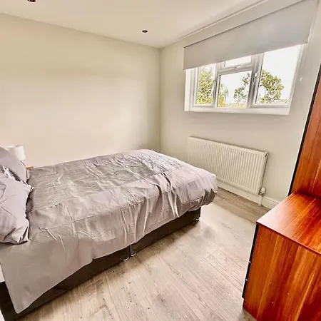 5 Bed Property In Se12 London Exterior photo