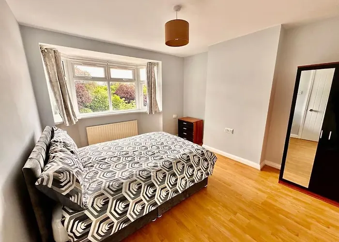 5 Bed Property In Se12